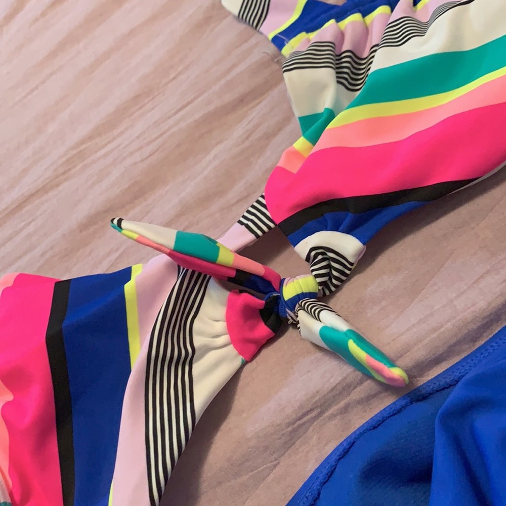 Bathing Suit Set - Picture 4 of 4
